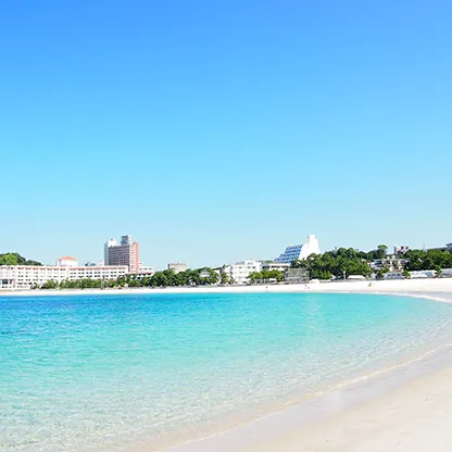 透明度の高い白良浜の海