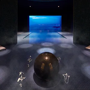 暗闇に浮かび上がる温泉